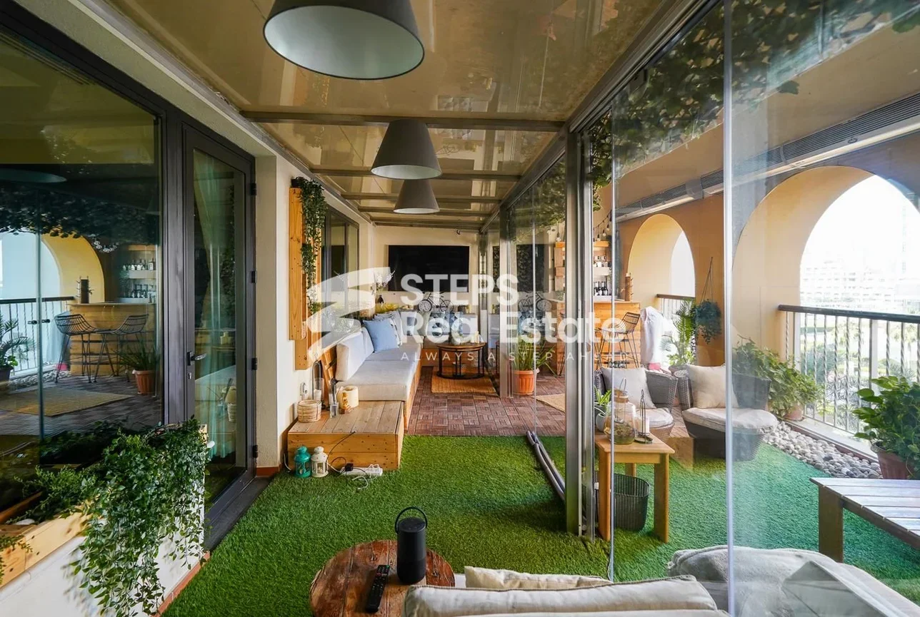 2 غرف نوم  شقة  للبيع  في الدوحة -  اللؤلؤة  مفروشة بالكامل