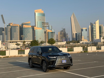 لكزس  ال اكس 600  إس يو في 4 في 4  أسود  2026