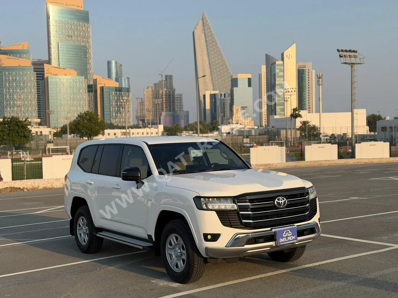 تويوتا لاند كروزر جي اكس إس يو في 4 في 4 أبيض 2025