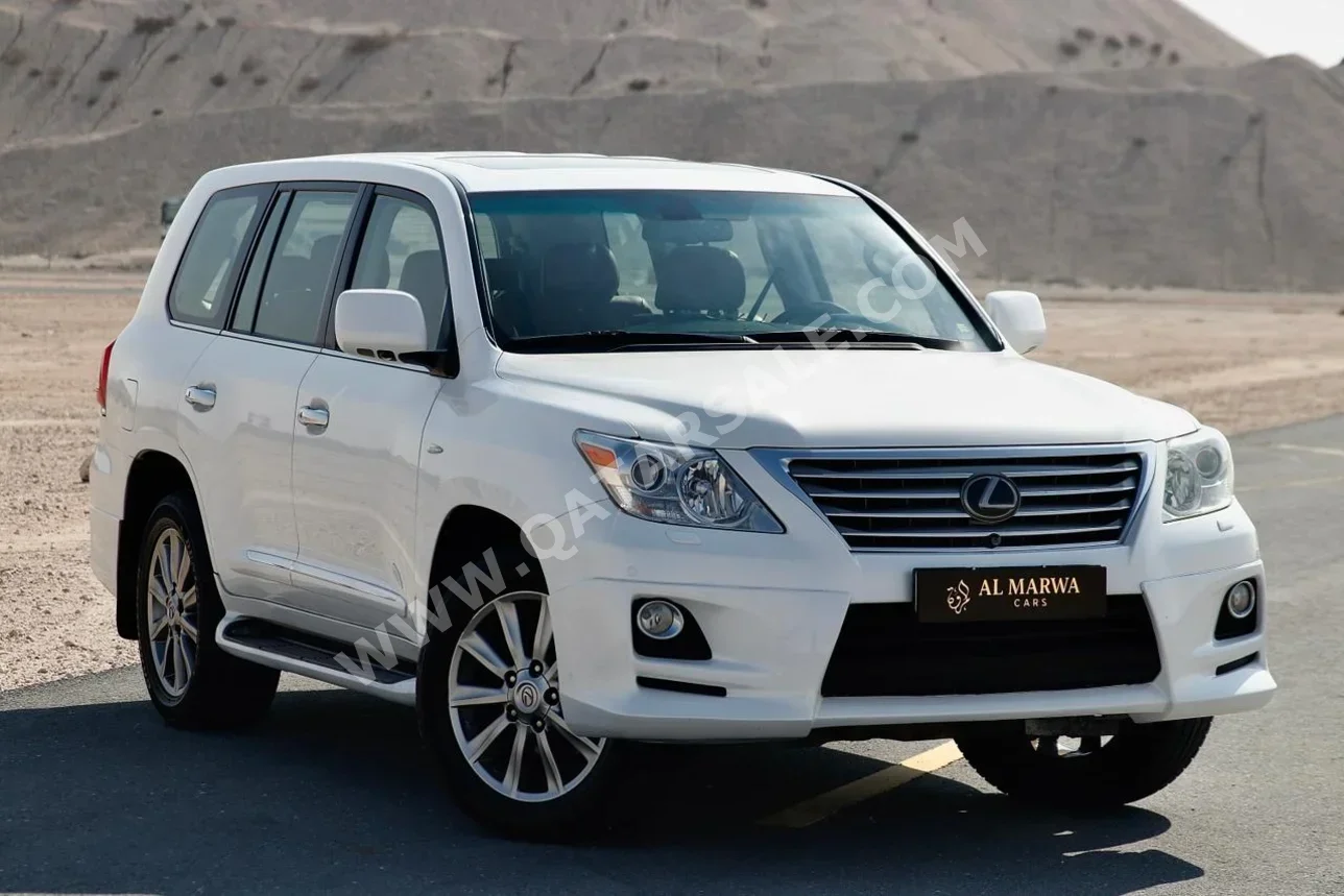 لكزس ال اكس 570 2011 اوتوماتيك 124,000 كم 8 سلندر دفع رباعي اس يو في أبيض