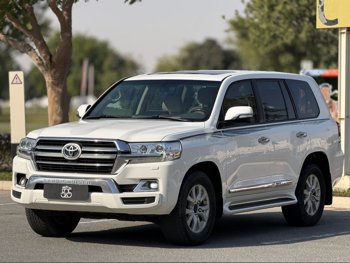 Toyota  Land Cruiser  GXR  2019  Automatic  280,000 Km  8 Cylinder  Four Wheel Drive (4WD)  SUV  White