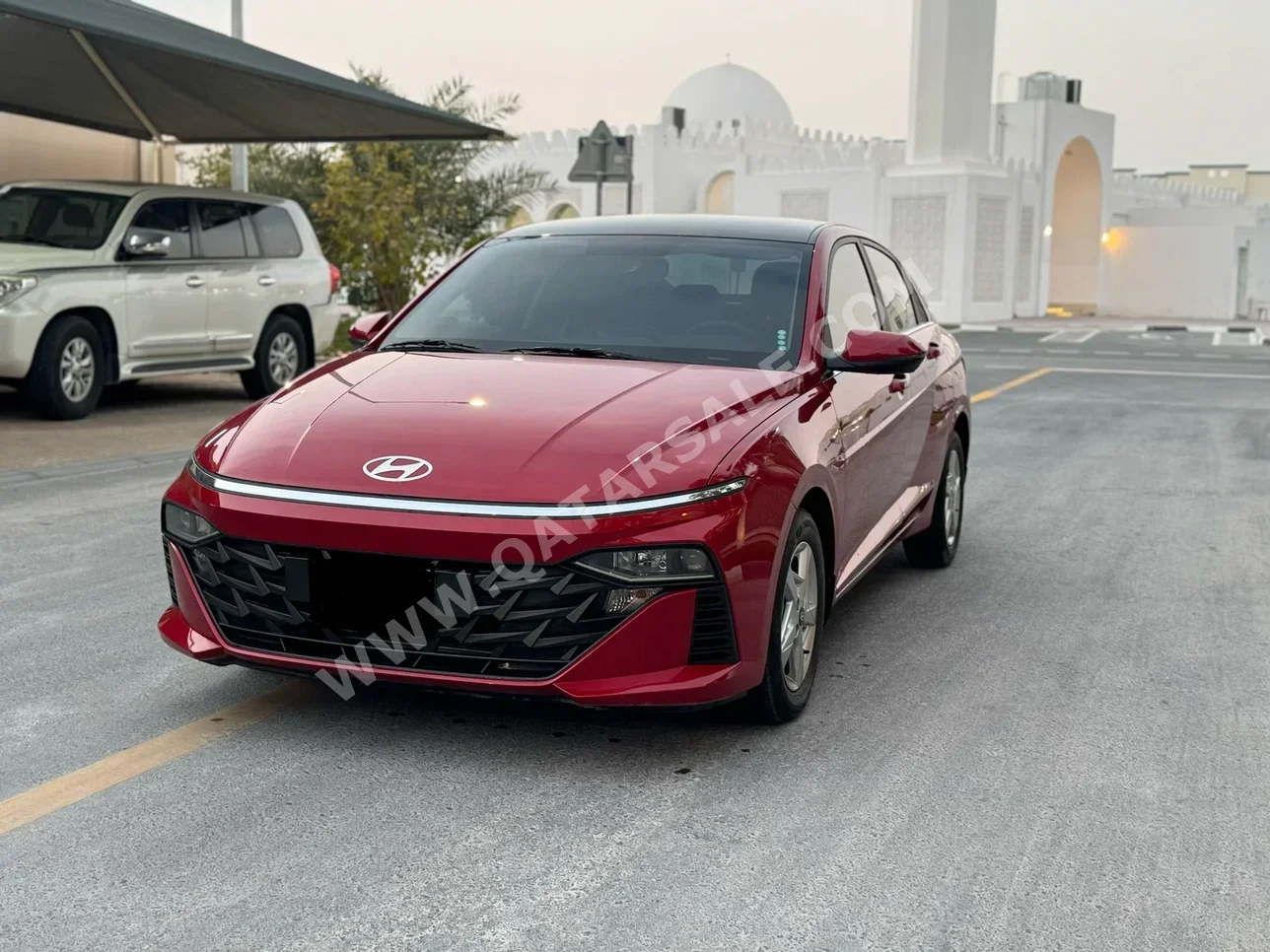 هيونداي اكسنت 2024 اوتوماتيك 16,000 كم 4 سلندر سحب امامي سيدان أحمر تحت الضمان