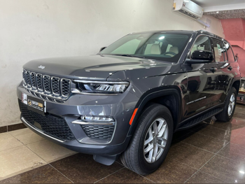 جييب  جراند شيروكي  لاريدو  2025  اوتوماتيك  0 كم  6 سلندر  دفع رباعي  اس يو في  رمادي  تحت الضمان