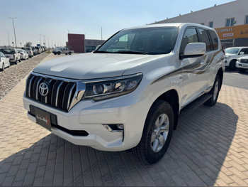 تويوتا  برادو  تي اكس ال  2022  اوتوماتيك  28,000 كم  6 سلندر  دفع رباعي  اس يو في  أبيض