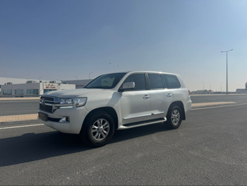 تويوتا  لاند كروزر  جي اكس ار  2011  اوتوماتيك  238,000 كم  8 سلندر  دفع رباعي  اس يو في  أبيض