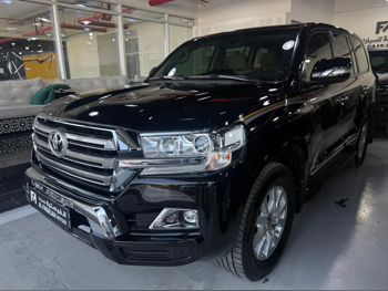 Toyota  Land Cruiser  GXR  2018  Automatic  102,000 Km  8 Cylinder  Four Wheel Drive (4WD)  SUV  Black