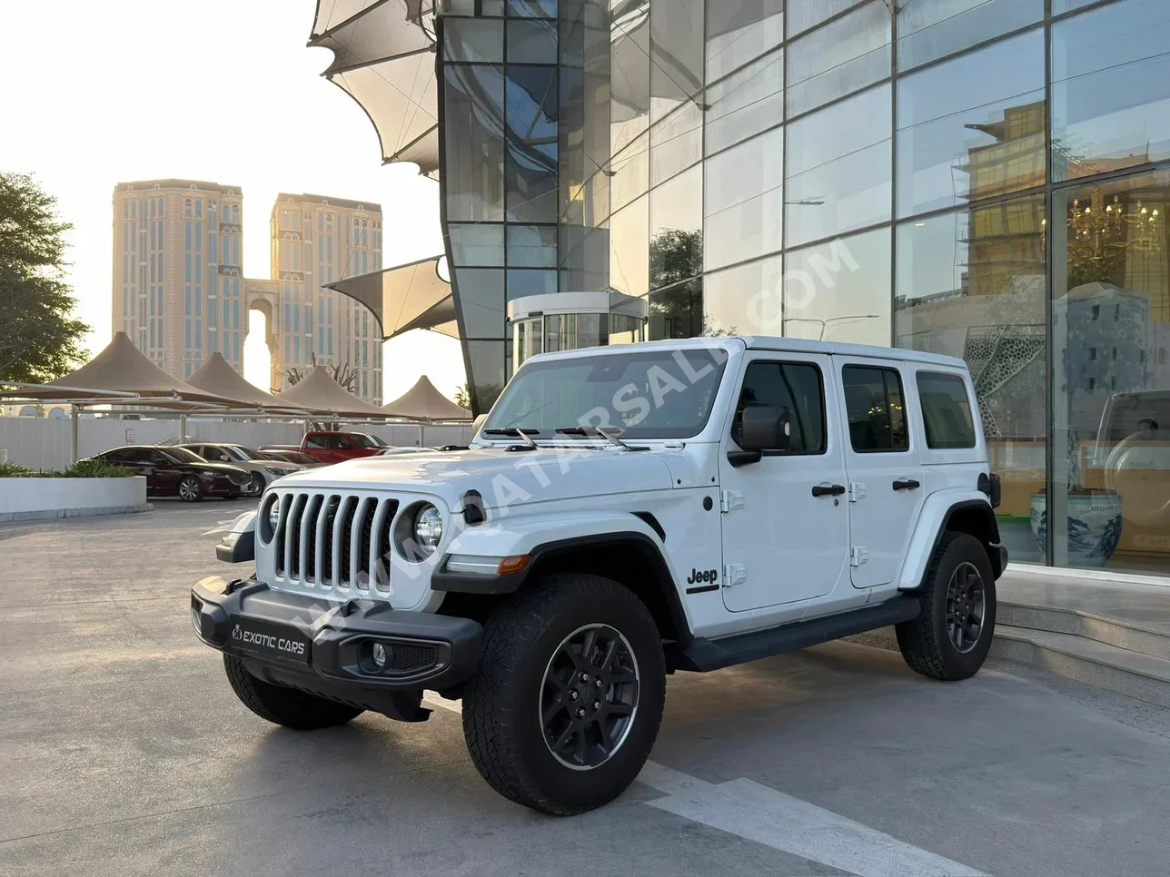 جييب  رانجلار  80th انيفيرسري  2021  اوتوماتيك  90,000 كم  6 سلندر  دفع رباعي  اس يو في  أبيض  تحت الضمان