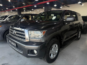 Toyota  Sequoia  SR5  2016  Automatic  300,000 Km  8 Cylinder  Four Wheel Drive (4WD)  SUV  Gray