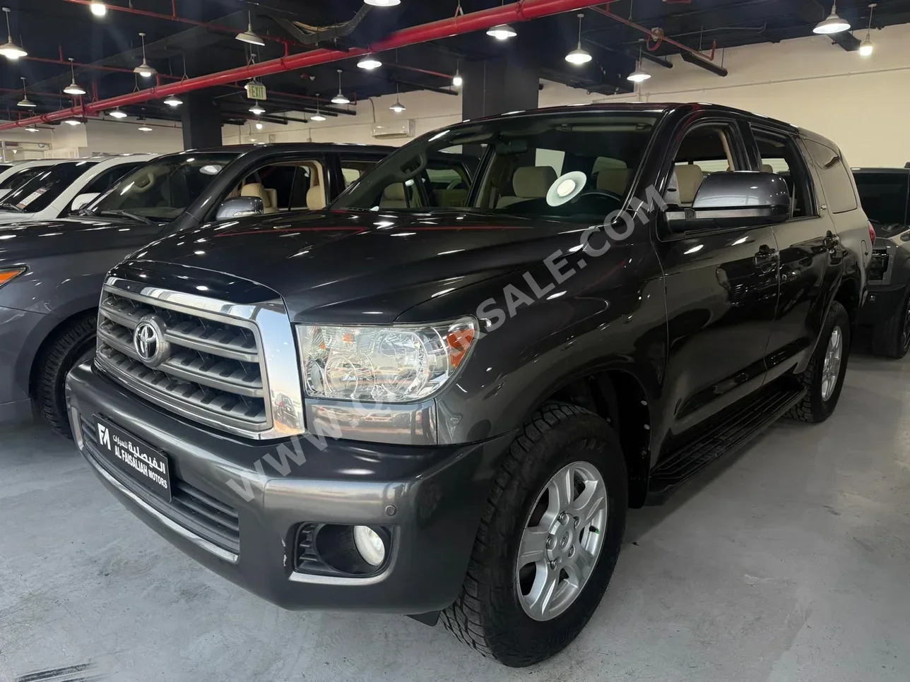 Toyota  Sequoia  SR5  2016  Automatic  300,000 Km  8 Cylinder  Four Wheel Drive (4WD)  SUV  Gray