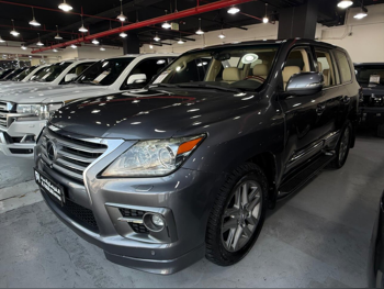 Lexus  LX  570  2013  Automatic  380,000 Km  8 Cylinder  Four Wheel Drive (4WD)  SUV  Gray