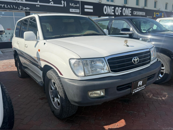 Toyota  Land Cruiser  GX  2000  Automatic  500,000 Km  6 Cylinder  Four Wheel Drive (4WD)  SUV  White