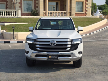 تويوتا  لاند كروزر  6 سلندر  إس يو في 4 في 4  أبيض  2025