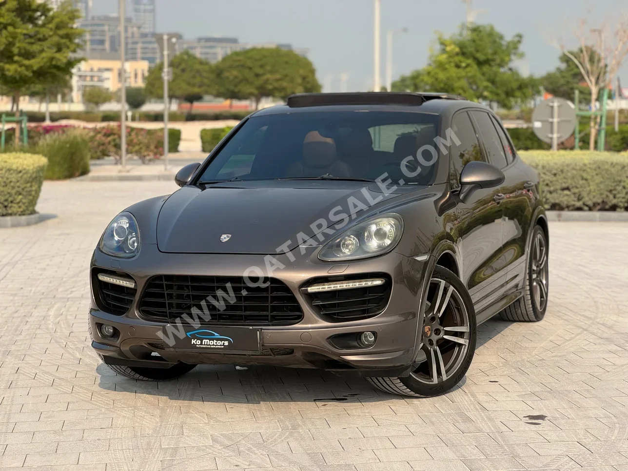 بورش  كيان  جي تي اس  2014  اوتوماتيك  247,000 كم  8 سلندر  دفع رباعي  اس يو في  بني