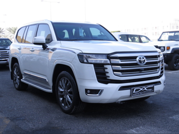 تويوتا  لاند كروزر  جي اكس ار توين توربو  2023  اوتوماتيك  25,000 كم  6 سلندر  دفع رباعي  اس يو في  أبيض