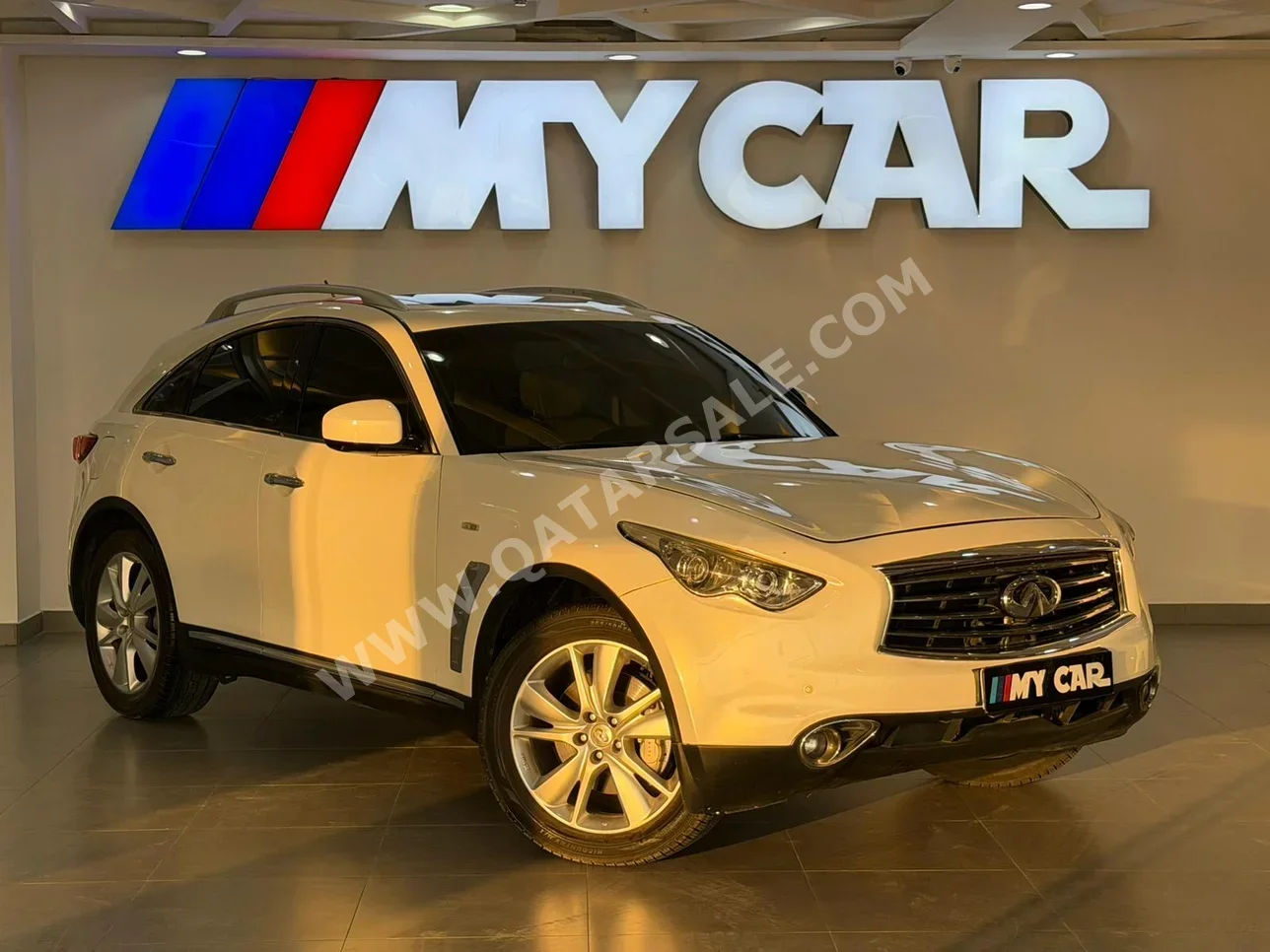 انفنيتي  اف اكس  37  2013  اوتوماتيك  181,000 كم  6 سلندر  دفع رباعي  اس يو في  أبيض