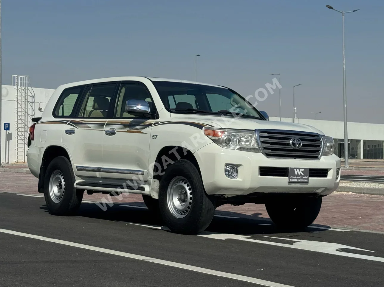 تويوتا  لاند كروزر  في اكس ار  2013  اوتوماتيك  370,000 كم  8 سلندر  دفع رباعي  اس يو في  أبيض