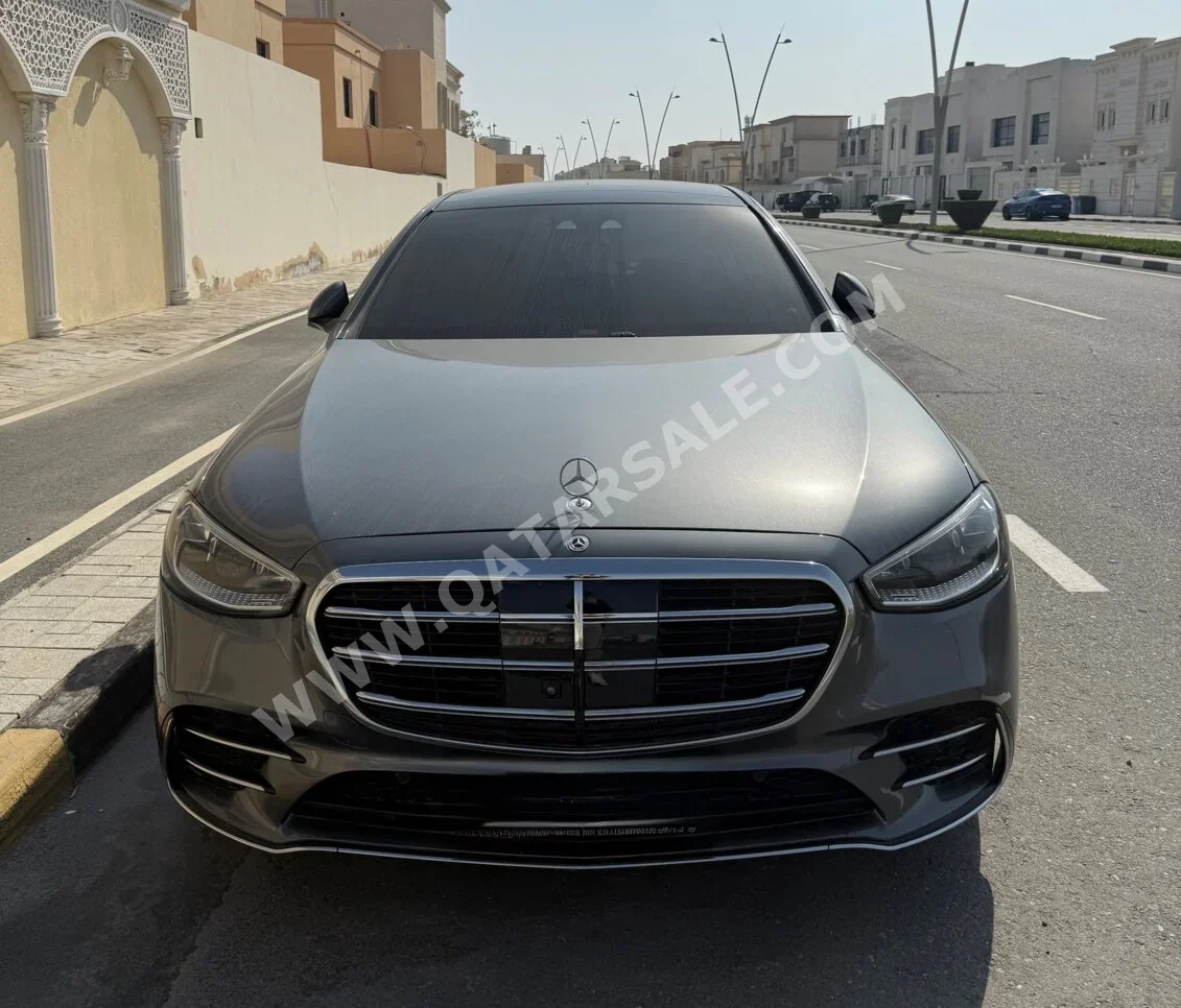 مرسيدس - بنز  اس - كلاس  450  2022  اوتوماتيك  32,500 كم  6 سلندر  دفع خلفي  سيدان  رمادي غامق  تحت الضمان