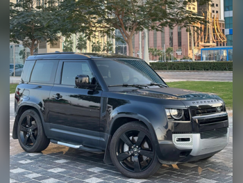 لاند روفر  ديفيندر  90 اتش اس اي  2022  اوتوماتيك  44,000 كم  6 سلندر  دفع رباعي  اس يو في  أسود  تحت الضمان