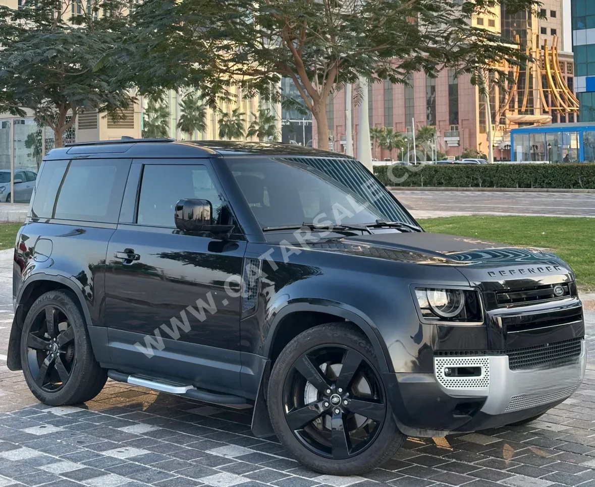 لاند روفر  ديفيندر  90 اتش اس اي  2022  اوتوماتيك  44,000 كم  6 سلندر  دفع رباعي  اس يو في  أسود  تحت الضمان