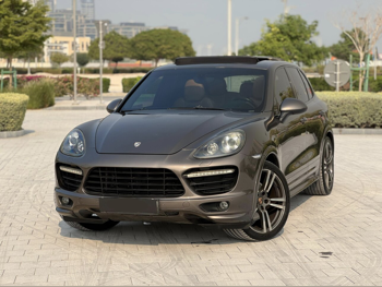 بورش  كيان  جي تي اس  2014  اوتوماتيك  247,000 كم  8 سلندر  دفع رباعي  اس يو في  بني