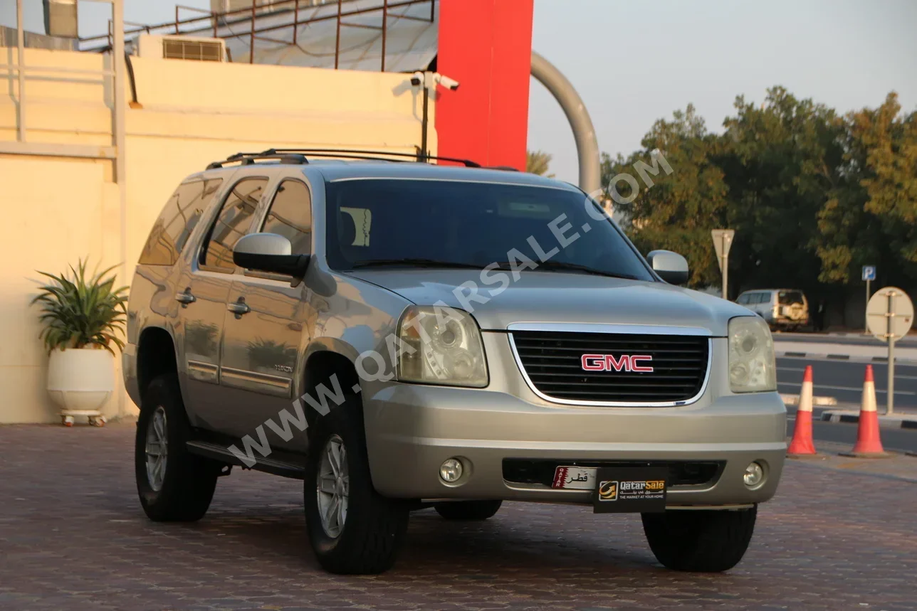 جي ام سي يوكون 2014 اوتوماتيك 164,000 كم 8 سلندر دفع رباعي اس يو في ذهبي