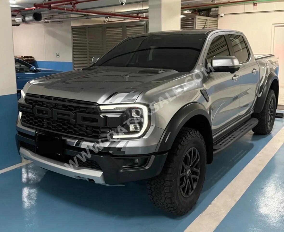 فورد رانجر رابتر 2023 اوتوماتيك 28,600 كم 6 سلندر دفع رباعي بيكب فضي تحت الضمان