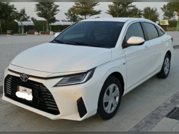 تويوتا  ياريس  2023  اوتوماتيك  30,100 كم  4 سلندر  سحب امامي  سيدان  أبيض