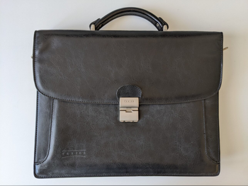 - أسود  - جلد اصلي  - رجالي