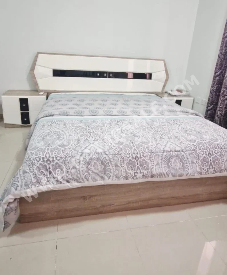 Beds - King  - White  - With Bedside Table