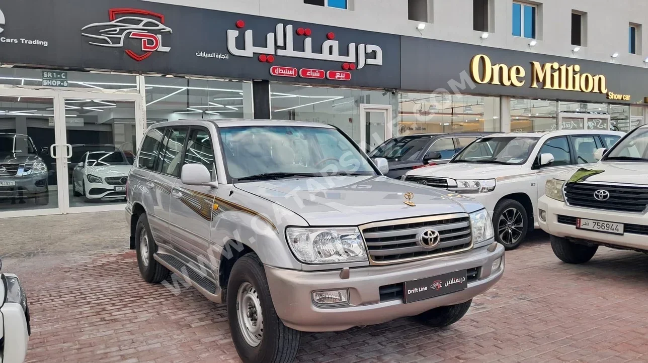 Toyota  Land Cruiser  VXR  2006  Automatic  400,000 Km  8 Cylinder  Four Wheel Drive (4WD)  SUV  Silver