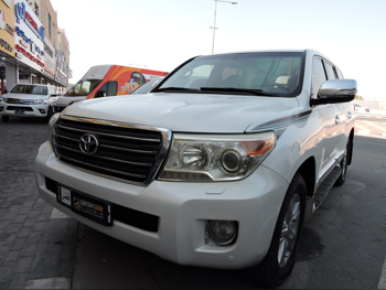 تويوتا  لاند كروزر  جي اكس ار  2014  اوتوماتيك  356,000 كم  8 سلندر  دفع رباعي  اس يو في  أبيض