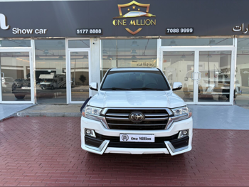 Toyota  Land Cruiser  VXR- Grand Touring S  2020  Automatic  333,000 Km  8 Cylinder  Four Wheel Drive (4WD)  SUV  White
