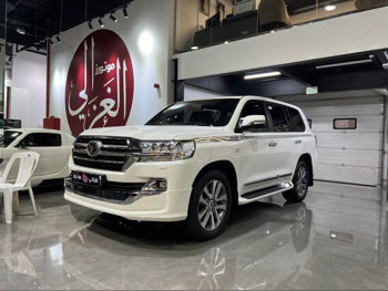 Toyota  Land Cruiser  VXR  2019  Automatic  84,000 Km  8 Cylinder  Four Wheel Drive (4WD)  SUV  White
