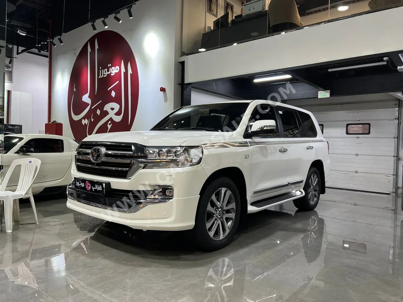 Toyota  Land Cruiser  VXR  2019  Automatic  84,000 Km  8 Cylinder  Four Wheel Drive (4WD)  SUV  White