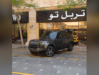 لاند روفر  ديفيندر  110 اكس داينميك اس اي  2025  اوتوماتيك  17,300 كم  4 سلندر  دفع رباعي  اس يو في  رمادي كاربيثيان  تحت الضمان