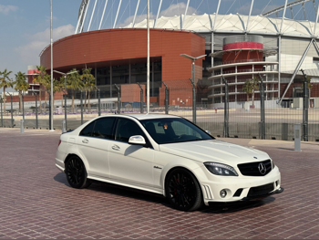 مرسيدس - بنز  سي - كلاس  63 AMG  2009  اوتوماتيك  102,000 كم  8 سلندر  دفع خلفي  سيدان  أبيض