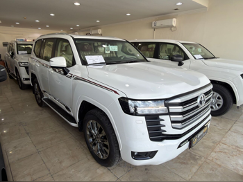 تويوتا  لاند كروزر  جي اكس ار  2026  اوتوماتيك  0 كم  6 سلندر  دفع رباعي  اس يو في  أبيض  تحت الضمان