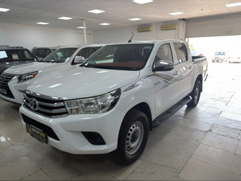 تويوتا  هاي لوكس  2017  اوتوماتيك  160,000 كم  4 سلندر  دفع رباعي  بيكب  أبيض