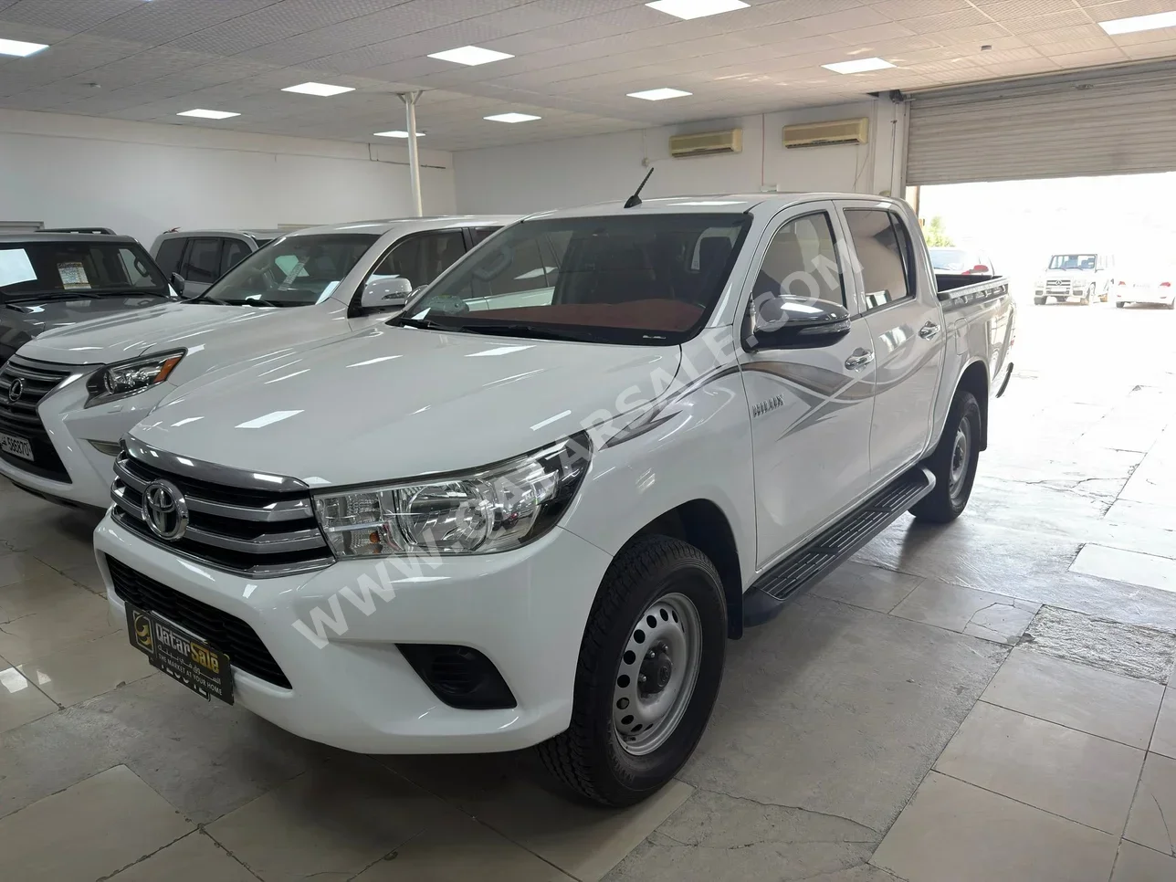 تويوتا  هاي لوكس  2017  اوتوماتيك  160,000 كم  4 سلندر  دفع رباعي  بيكب  أبيض