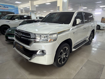 تويوتا  لاند كروزر  في اكس ار  2021  اوتوماتيك  40,000 كم  8 سلندر  دفع رباعي  اس يو في  أبيض