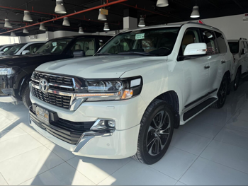 Toyota  Land Cruiser  GXR- Grand Touring  2021  Automatic  62,000 Km  6 Cylinder  Four Wheel Drive (4WD)  SUV  White