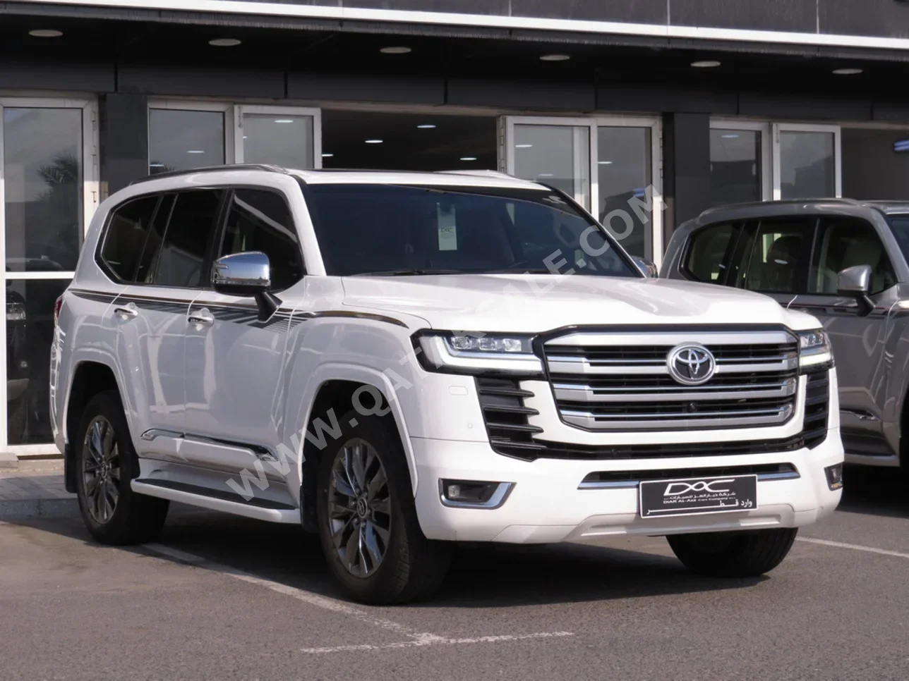 تويوتا لاند كروزر في اكس توين توربو 2023 اوتوماتيك 64,000 كم 6 سلندر دفع رباعي اس يو في أبيض تحت الضمان