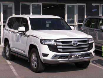 تويوتا  لاند كروزر  جي اكس ار  2023  اوتوماتيك  10,000 كم  6 سلندر  دفع رباعي  اس يو في  أبيض  تحت الضمان