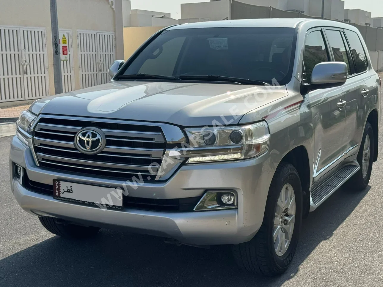 تويوتا  لاند كروزر  جي اكس ار  2020  اوتوماتيك  195,000 كم  6 سلندر  دفع رباعي  اس يو في  فضي