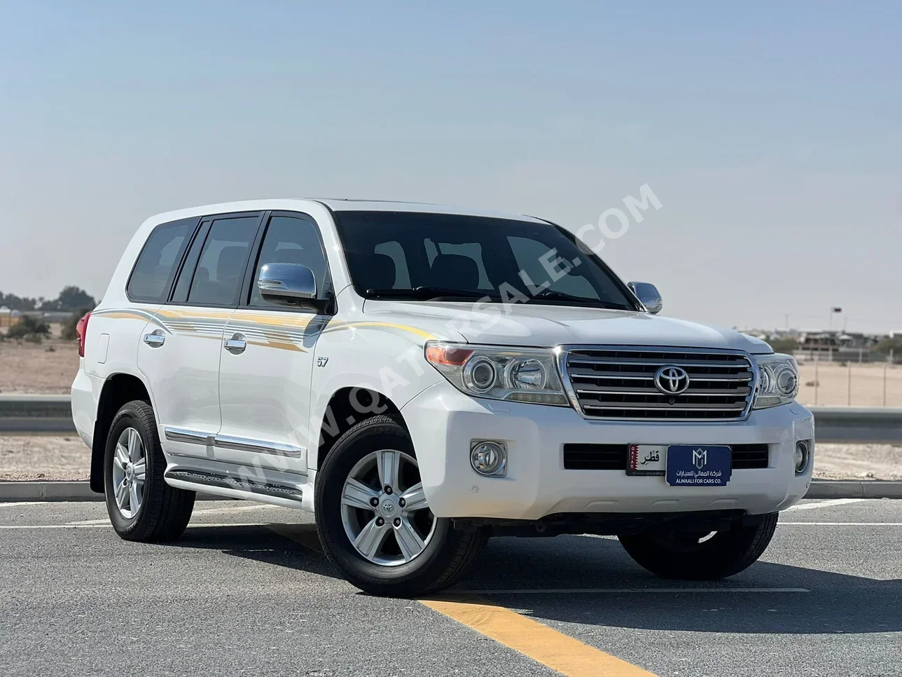 تويوتا  لاند كروزر  في اكس ار  2014  اوتوماتيك  270,000 كم  8 سلندر  دفع رباعي  اس يو في  أبيض