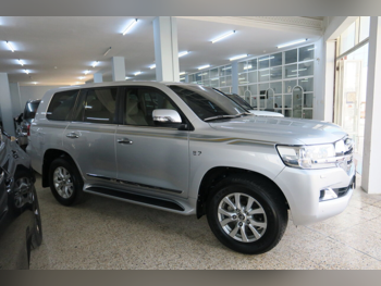 Toyota  Land Cruiser  VXR  2019  Automatic  186,000 Km  8 Cylinder  Four Wheel Drive (4WD)  SUV  Silver
