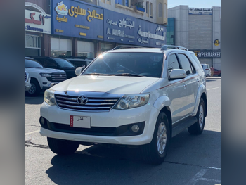 تويوتا  فورشنر  اس ار 5  2015  اوتوماتيك  79,000 كم  6 سلندر  دفع رباعي  اس يو في  أبيض