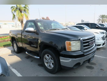 GMC  Sierra  1500  2013  Automatic  185,000 Km  8 Cylinder  Four Wheel Drive (4WD)  Pick Up  Black