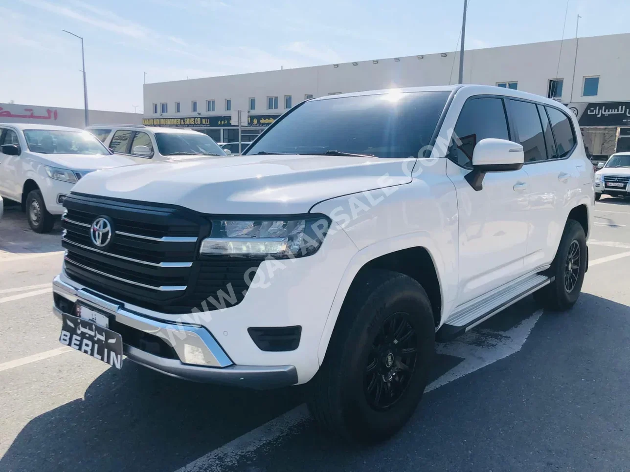 تويوتا  لاند كروزر  جي اكس  2023  اوتوماتيك  79,000 كم  6 سلندر  دفع رباعي  اس يو في  أبيض