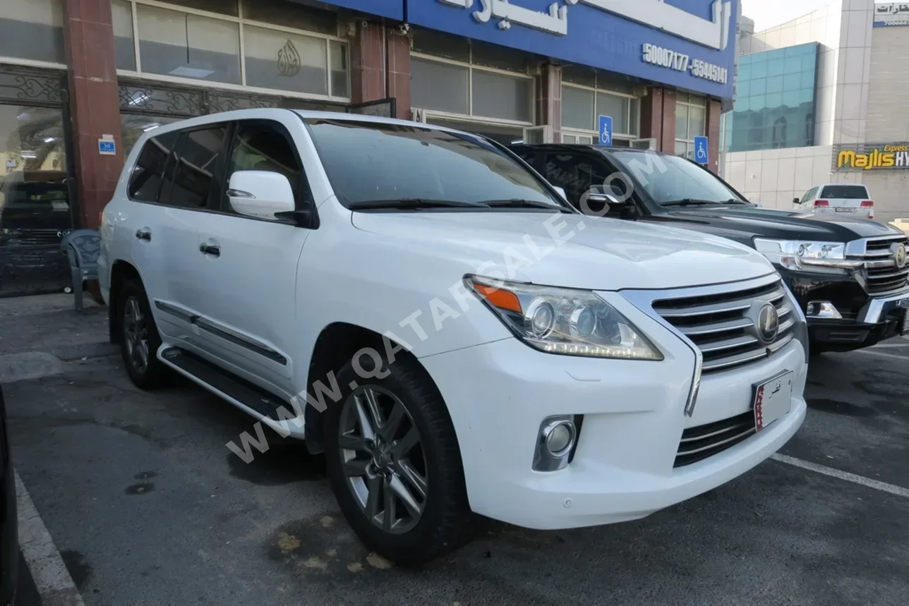 Lexus  LX  570  2013  Automatic  147,000 Km  8 Cylinder  Four Wheel Drive (4WD)  SUV  White